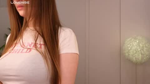 Snapshot of lilly_colins chatting on 01/25/25, 06:13 Lilly Colins online show from 01/25/25, 06:13