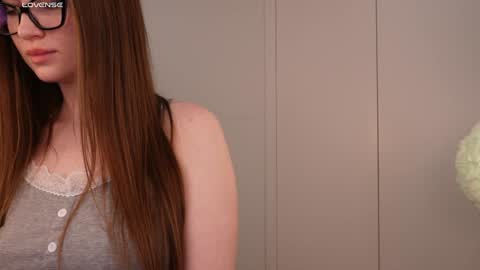 Snapshot of lilly_colins chatting on 01/31/25, 06:03 Lilly Colins online show from 01/31/25, 06:03