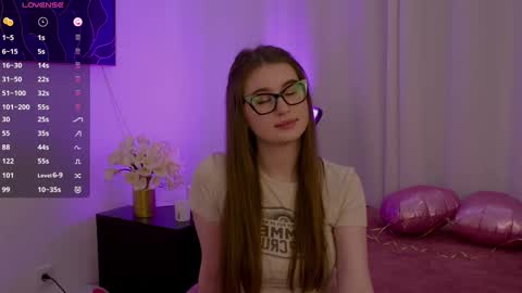 Snapshot of lilly_colins chatting on 02/23/25, 06:45 Lilly Colins online show from 02/23/25, 06:45