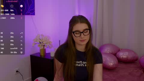 Snapshot of lilly_colins chatting on 03/03/25, 09:37 Lilly Colins online show from 03/03/25, 09:37