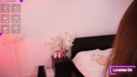 Snapshot of lilly_colins chatting on 09/25/25, 05:49 Lilly Colins online show from 09/25/25, 05:49