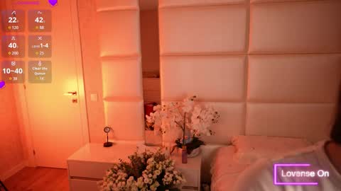 Snapshot of lilly_colins chatting on 10/10/25, 06:18 Lilly Colins online show from 10/10/25, 06:18