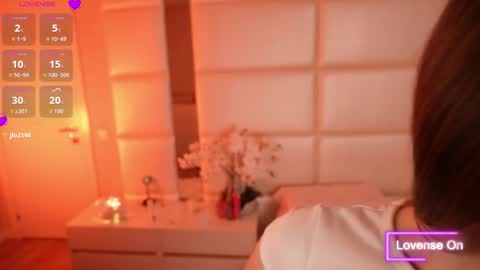 Lilly Colins online show from 10/24/25, 07:10