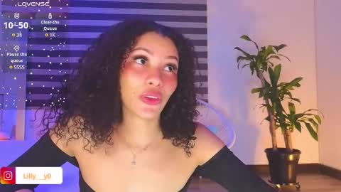 Snapshot of lilly_dollss chatting on 12/11/24, 03:47 Sofia online show from 12/11/24, 03:47