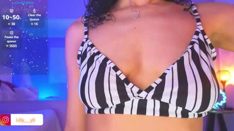 Snapshot of lilly_dollss chatting on 01/22/25, 02:14 Sofia online show from 01/22/25, 02:14