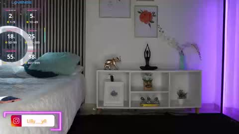 Snapshot of lilly_dollss chatting on 09/13/25, 01:11 Sofia online show from 09/13/25, 01:11