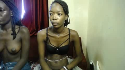 Snapshot of lilly_freak chatting on 04/02/26, 04:43 Des online show from 04/02/26, 04:43
