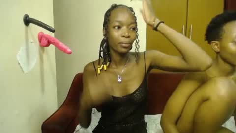 Snapshot of lilly_freak chatting on 05/28/26, 06:05 Des online show from 05/28/26, 06:05