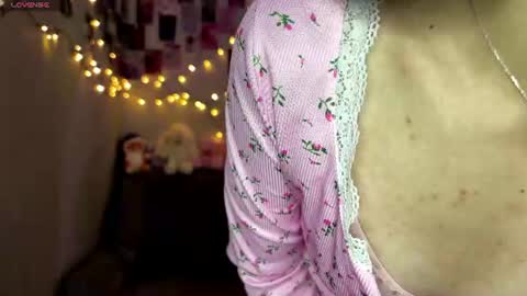 Snapshot of lilly_lilithh chatting on 07/02/26, 04:07 Lilith online show from 07/02/26, 04:07