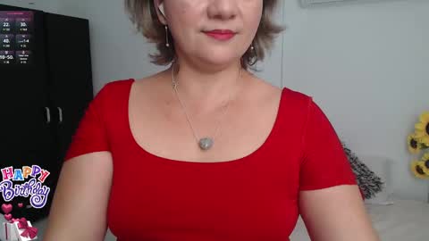 Snapshot of lilly_milf chatting on 01/11/25, 01:43 Lilly online show from 01/11/25, 01:43