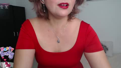 Snapshot of lilly_milf chatting on 01/19/25, 01:44 Lilly online show from 01/19/25, 01:44