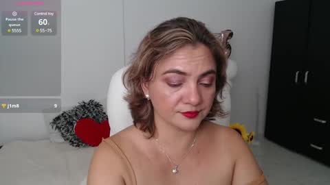 Snapshot of lilly_milf chatting on 01/26/25, 02:24 Lilly online show from 01/26/25, 02:24