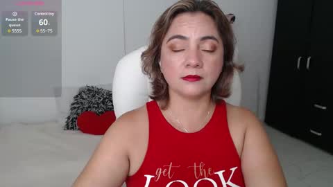 Snapshot of lilly_milf chatting on 01/26/25, 11:39 Lilly online show from 01/26/25, 11:39