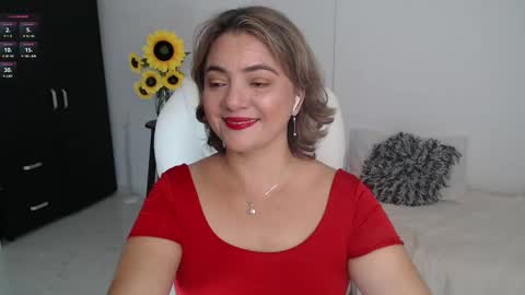 Snapshot of lilly_milf chatting on 02/06/25, 01:32 Lilly online show from 02/06/25, 01:32