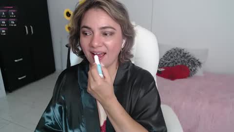 Snapshot of lilly_milf chatting on 02/22/25, 02:52 Lilly online show from 02/22/25, 02:52