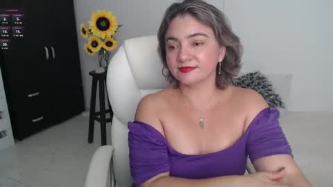 Snapshot of lilly_milf chatting on 03/07/25, 02:45 Lilly online show from 03/07/25, 02:45