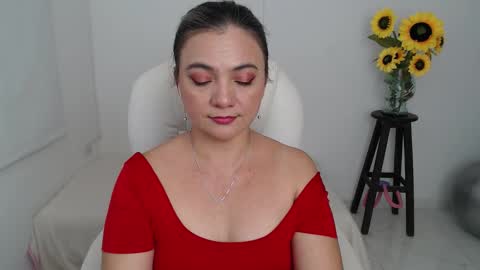 Snapshot of lilly_milf chatting on 10/24/25, 03:41 Lilly online show from 10/24/25, 03:41