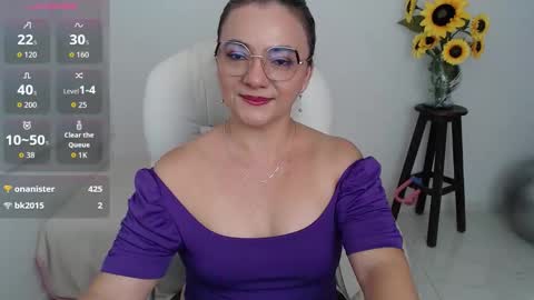 Snapshot of lilly_milf chatting on 10/25/25, 03:51 Lilly online show from 10/25/25, 03:51