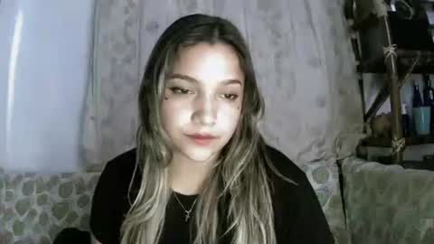 Sey - Lilly  online show from 04/22/26, 07:00