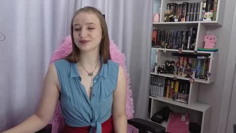 Snapshot of lillyfan_x chatting on 10/12/25, 04:44 LillyFan X online show from 10/12/25, 04:44