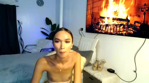 Snapshot of lillyholland_xx chatting on 02/14/25, 02:33 lillyholland online show from 02/14/25, 02:33