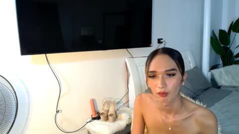 Snapshot of lillyholland_xx chatting on 02/20/25, 08:39 lillyholland online show from 02/20/25, 08:39