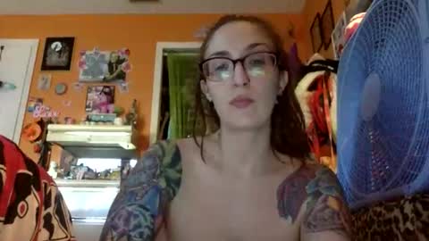 Snapshot of lillylushabae chatting on 11/14/25, 07:45 hi guys im back on here 3 online show from 11/14/25, 07:45