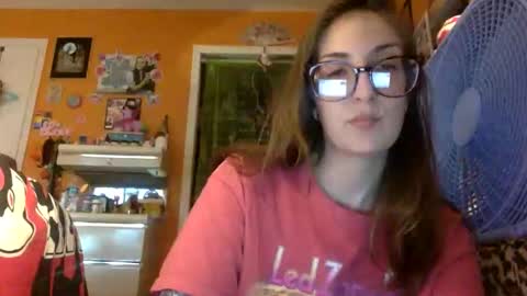 Snapshot of lillylushabae chatting on 11/28/25, 10:01 hi guys im back on here 3 online show from 11/28/25, 10:01