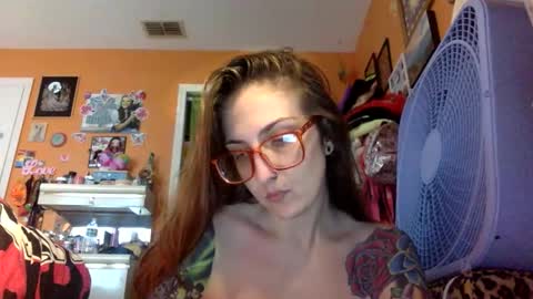 Snapshot of lillylushabae chatting on 02/09/26, 09:19 hi guys im back on here 3 online show from 02/09/26, 09:19