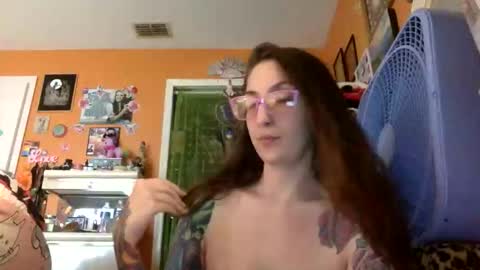Snapshot of lillylushabae chatting on 02/19/26, 07:10 hi guys im back on here 3 online show from 02/19/26, 07:10