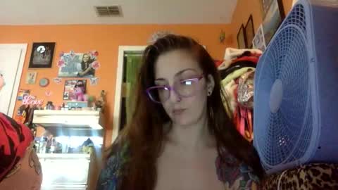 Snapshot of lillylushabae chatting on 02/25/26, 08:18 hi guys im back on here 3 online show from 02/25/26, 08:18