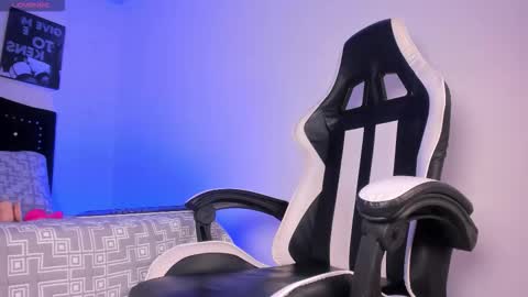 Lilly online show from 11/08/25, 01:22