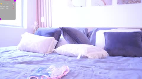 Lilly Thompson  online show from 12/06/24, 05:44