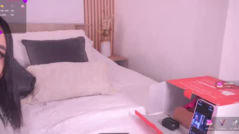 Lilly Thompson  online show from 01/23/25, 11:15