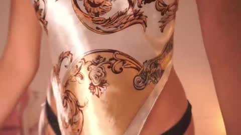 Lilly Thompson  online show from 06/07/26, 10:35