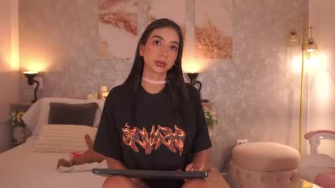 Lilly Thompson  online show from 06/10/26, 03:18