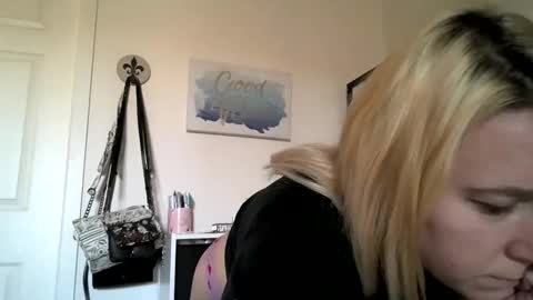 lilmichelle4200 online show from 12/18/25, 10:49