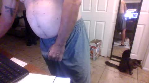 Snapshot of lilpackage69 chatting on 11/18/25, 01:44 lilpackage69 online show from 11/18/25, 01:44