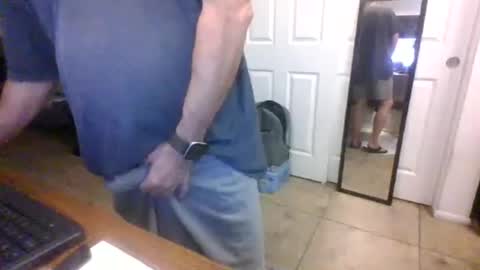 Snapshot of lilpackage69 chatting on 01/17/26, 04:28 lilpackage69 online show from 01/17/26, 04:28