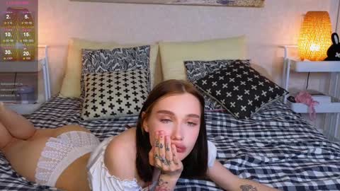 Snapshot of lilpupsonish chatting on 12/11/24, 06:09 Jesse and Grace online show from 12/11/24, 06:09