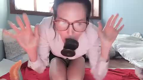 Snapshot of lilrosiedoll chatting on 02/23/25, 05:29 Lilrosiedoll online show from 02/23/25, 05:29