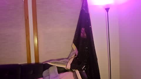 Luna online show from 05/04/26, 03:46