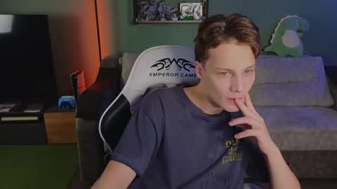 Snapshot of lilteddyboy chatting on 11/13/25, 04:06 lilteddyboy online show from 11/13/25, 04:06