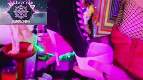 Snapshot of liltrannyslut chatting on 10/26/25, 06:19 jasmine spunn online show from 10/26/25, 06:19