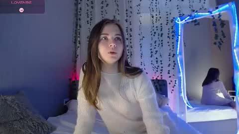 Snapshot of lilu__moon chatting on 10/17/25, 07:11 lilu__moon online show from 10/17/25, 07:11