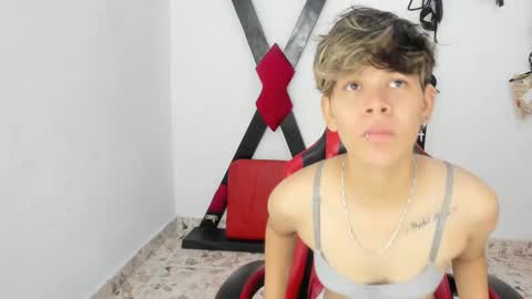 Snapshot of lily_and_lina chatting on 11/25/25, 12:16 Lily and Lina online show from 11/25/25, 12:16