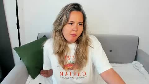 Lily online show from 06/10/26, 01:06