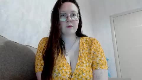 Snapshot of lily_cheys chatting on 10/15/25, 05:24 Lily Chays online show from 10/15/25, 05:24