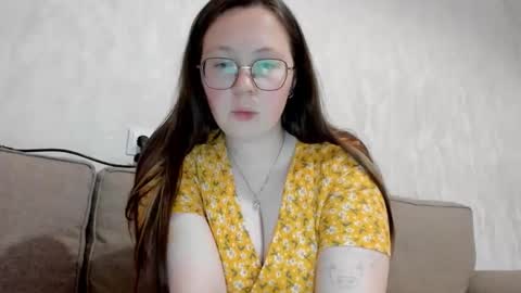 Snapshot of lily_cheys chatting on 10/24/25, 08:16 Lily Chays online show from 10/24/25, 08:16