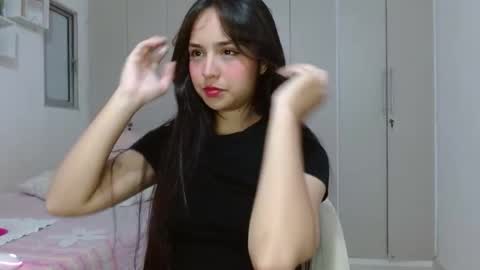 Snapshot of lily_crushx chatting on 12/01/25, 07:46 Lirio online show from 12/01/25, 07:46